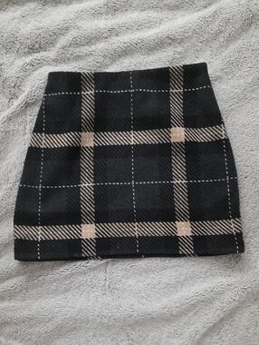 H&M Black Mini Skirt with Beige Plaid
